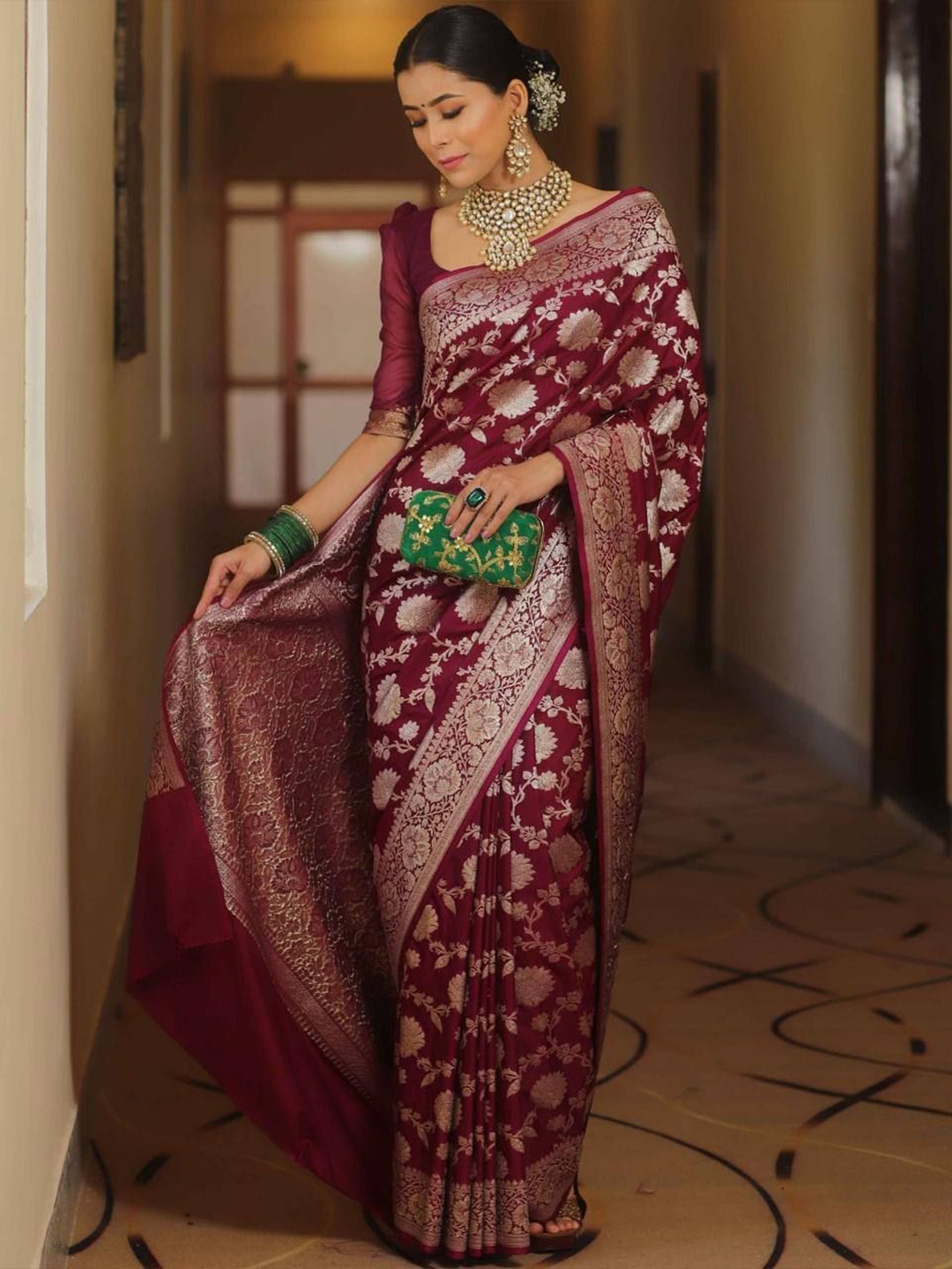 

SANJANA SILK Woven Design Zari Silk Blend Kanjeevaram Saree, Magenta