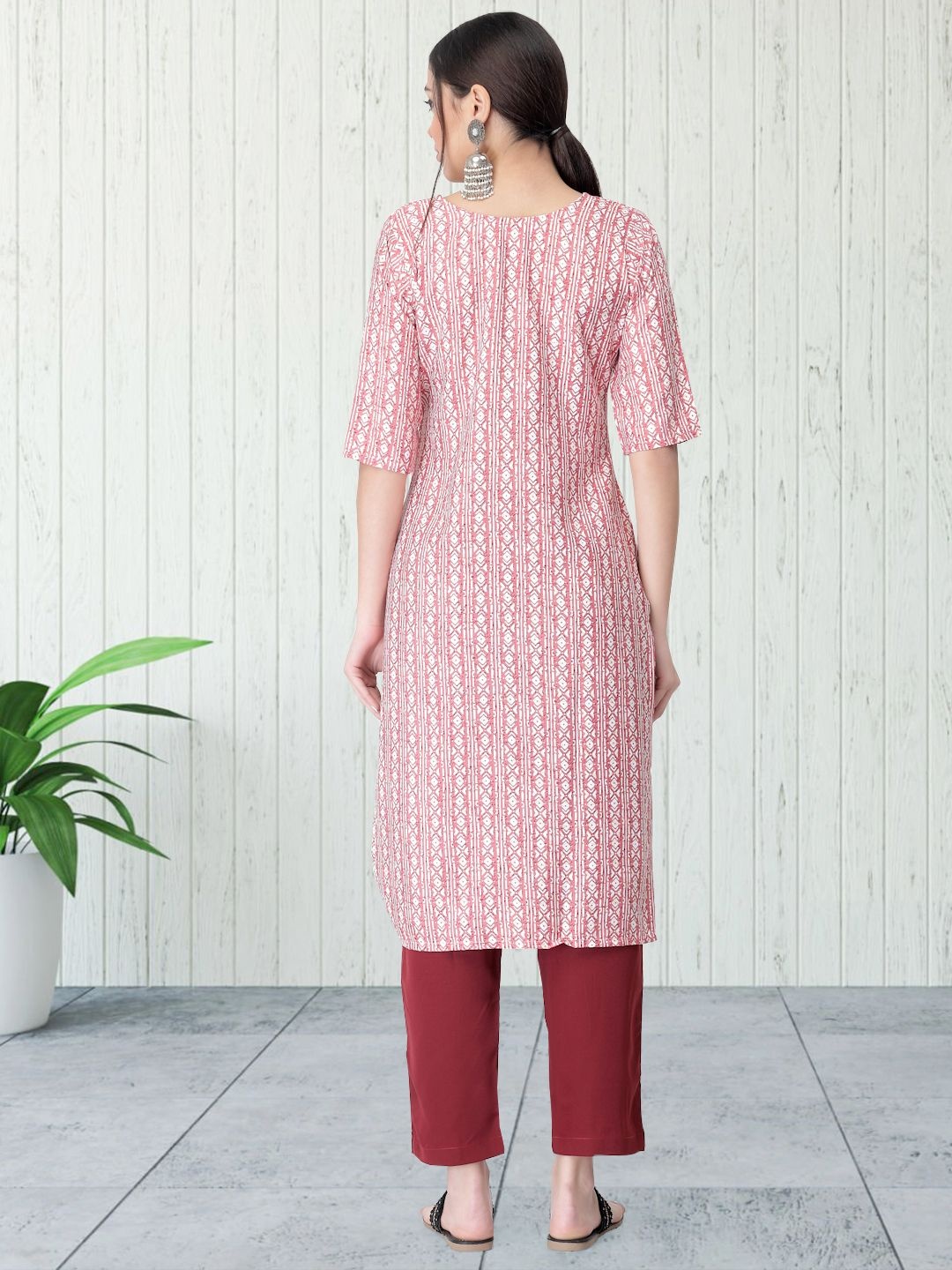 

7Threads Ethnic Geometric Printed Straight Kurta With Trouser, Peach