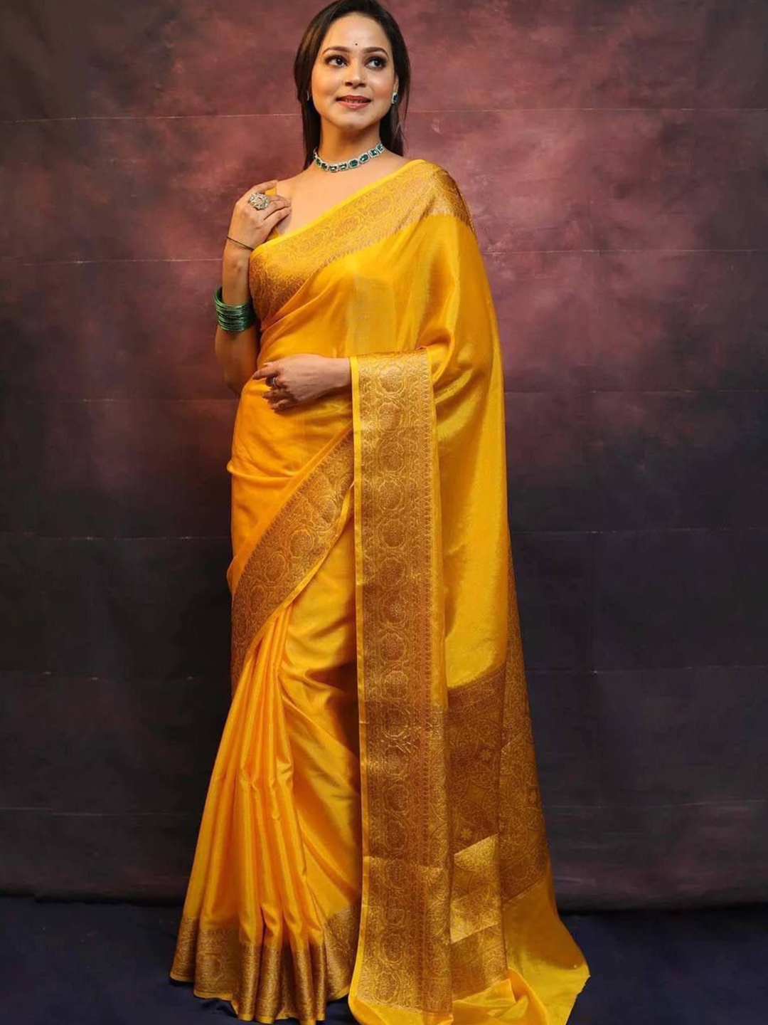 

Sanwariya Silk Zari Silk Blend Kanjeevaram Saree, Yellow