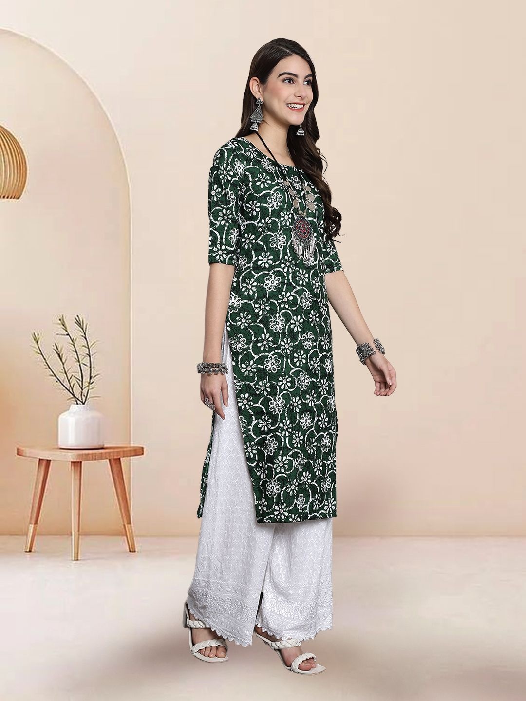 

7Threads Selection Of 2 Floral Printed Round Neck Kurtas, Green