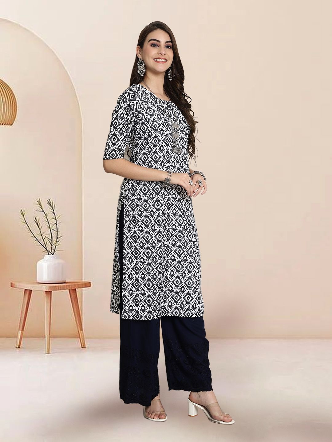 

7Threads Selection Of 2 Ethnic Motifs Printed Round Neck Straight Kurta, Black