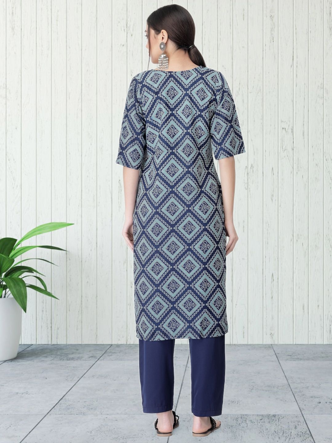 

7Threads Ethnic Motifs Printed Round Neck Straight Kurta With Trouser, Blue