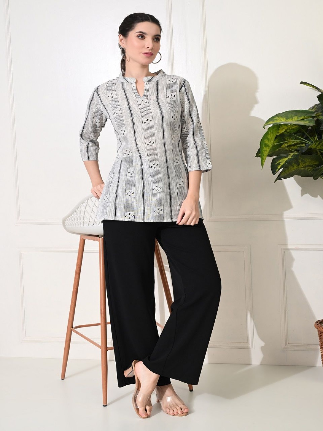 

METAFAB Geometric Printed Mandarin Collar Straight Short Kurti, White