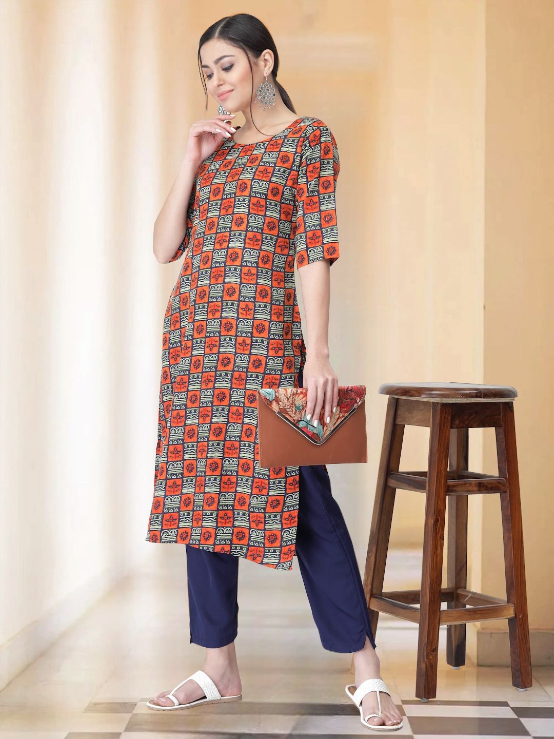 

7Threads Geometric Printed Regular Round-Neck Straight Kurta with Trousers, Orange