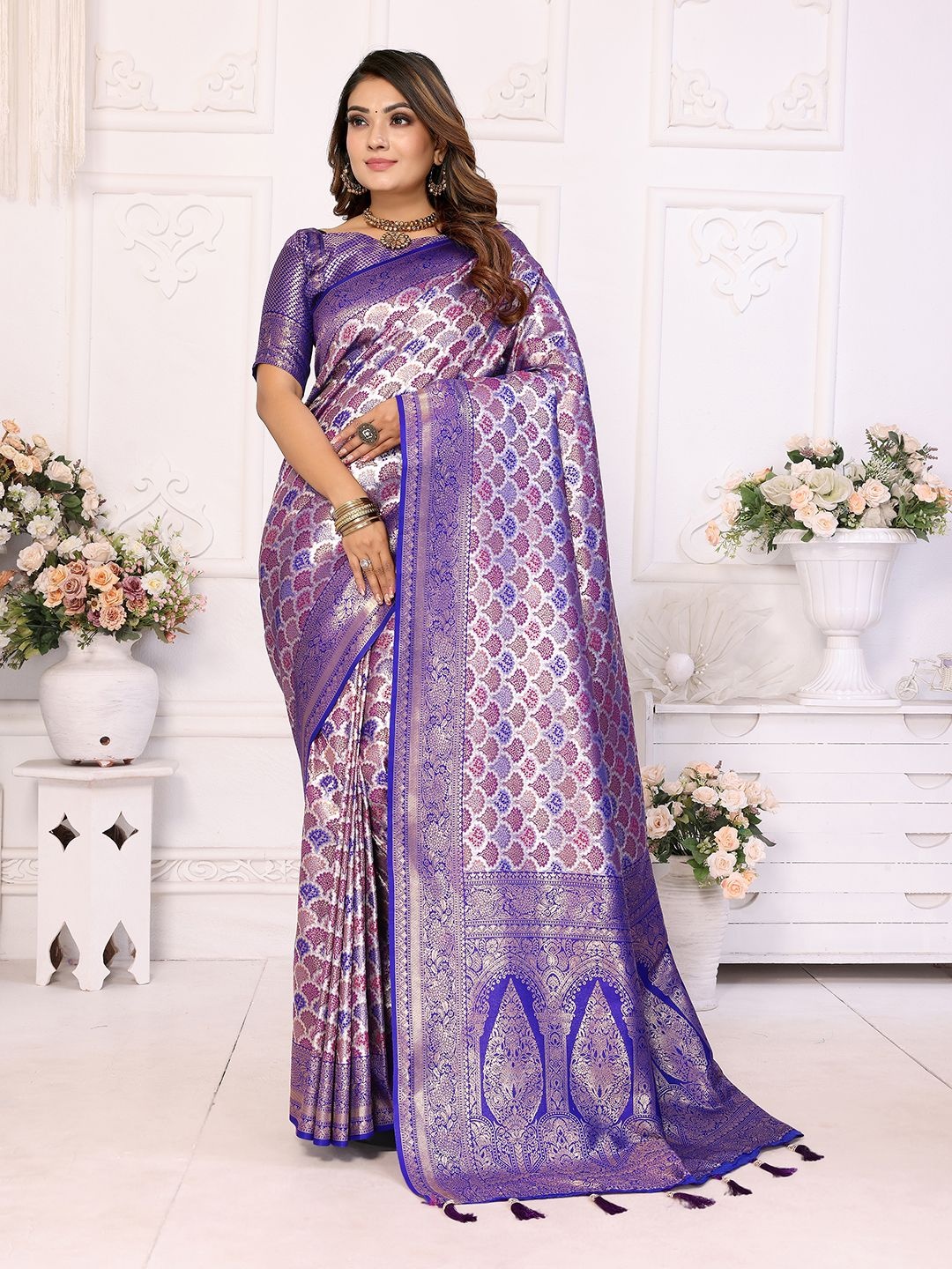 

Panzora Floral Zari Silk Blend Banarasi Saree, Blue
