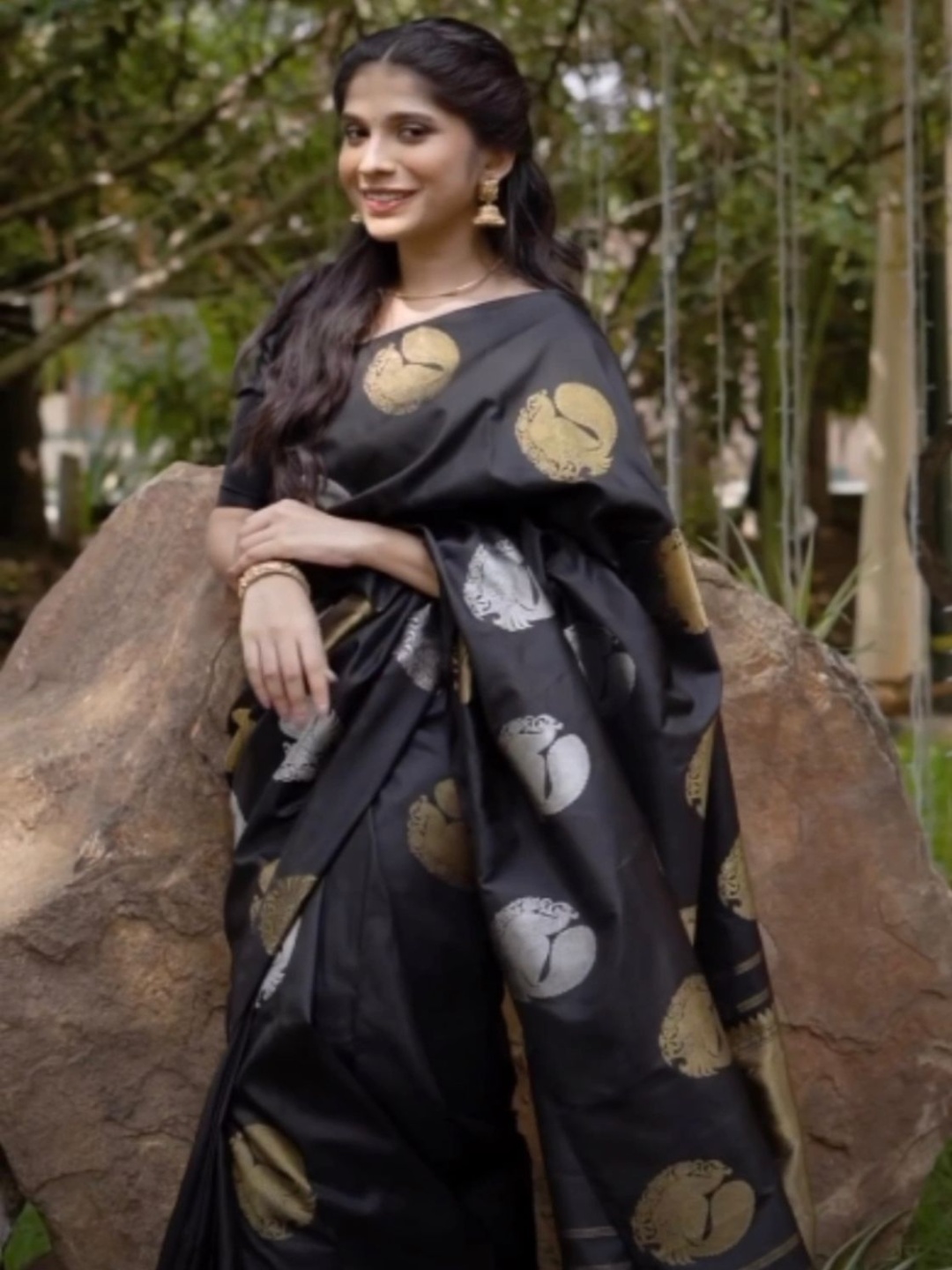 

bansari textiles Woven Design Zari Pure Silk Kanjeevaram Saree, Black