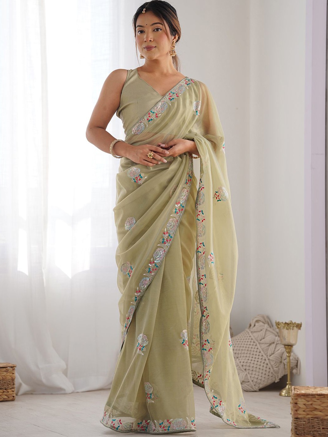 

Panzora Floral Sequinned Net Designer Saree, Green