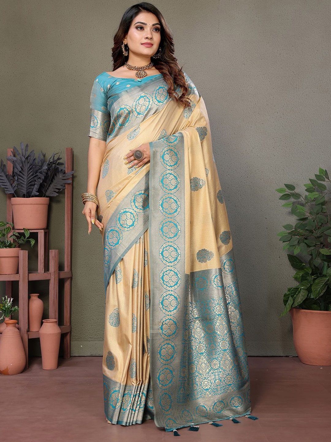 

Mitera Floral Zari Silk Blend Banarasi Saree, Blue