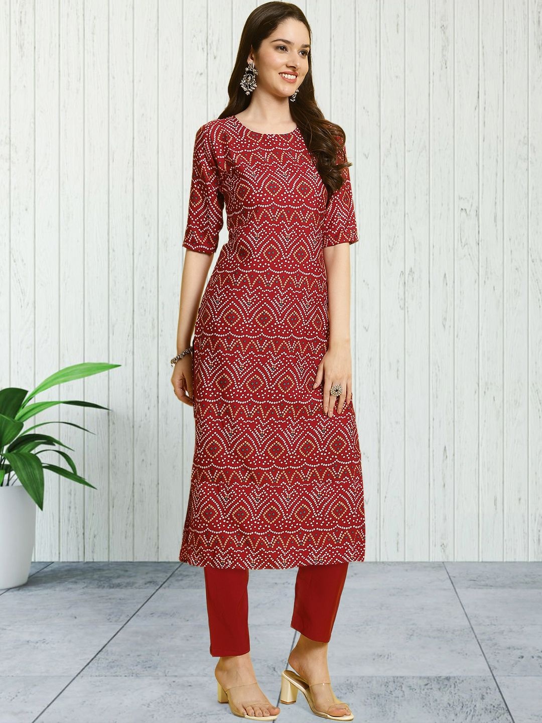 

7Threads Bandhani Printed Round Neck Straight Kurta With Trouser, Maroon