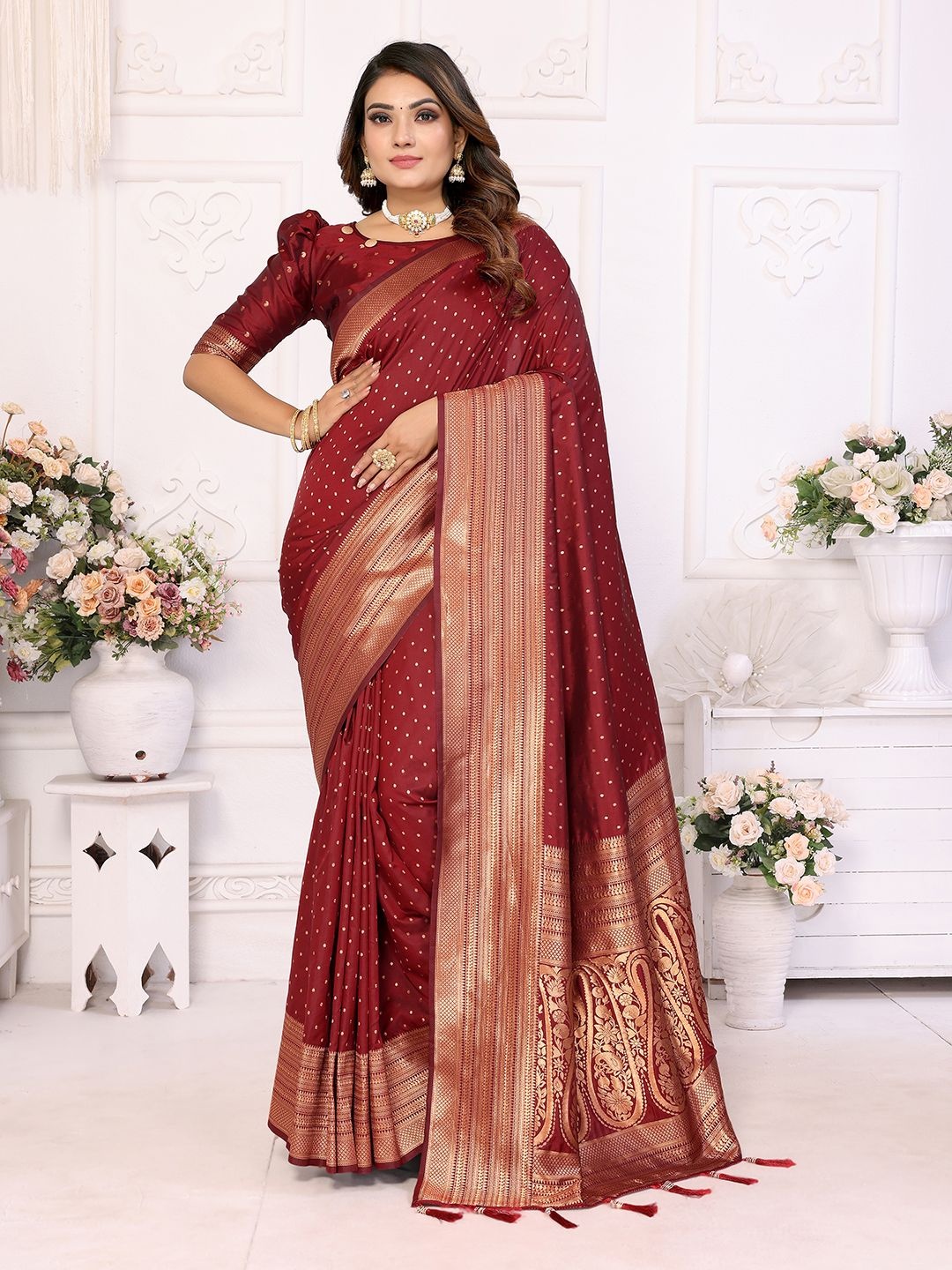 

Mitera Woven Design Zari Silk Blend Banarasi Saree, Maroon
