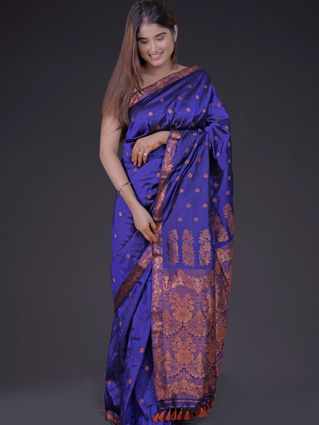 

Mayuri Silk Floral Zari Pure Silk Saree, Blue