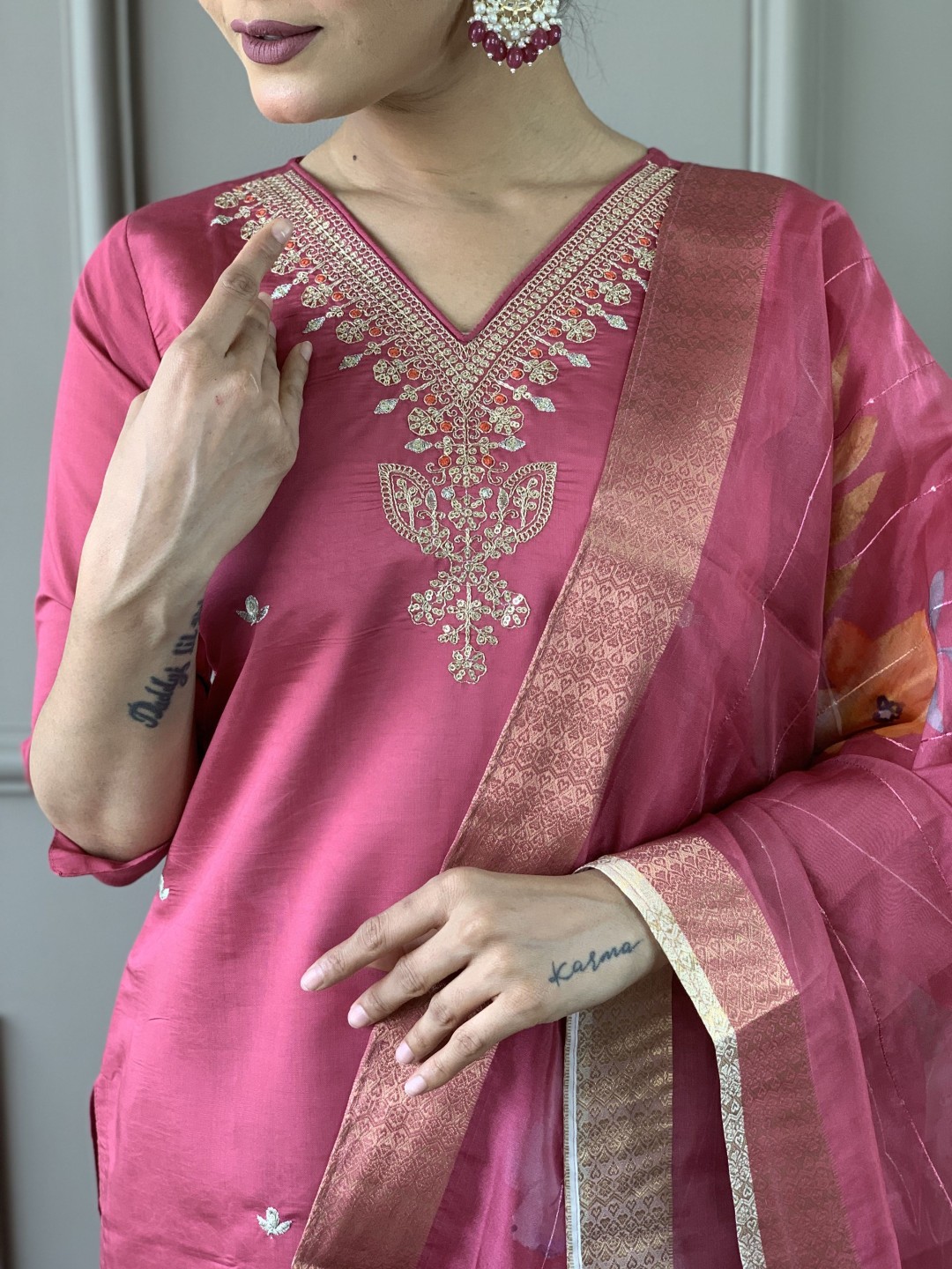 

Siya Fashion V-Neck Thread Work Straight Kurta with Trousers and Dupatta, Pink