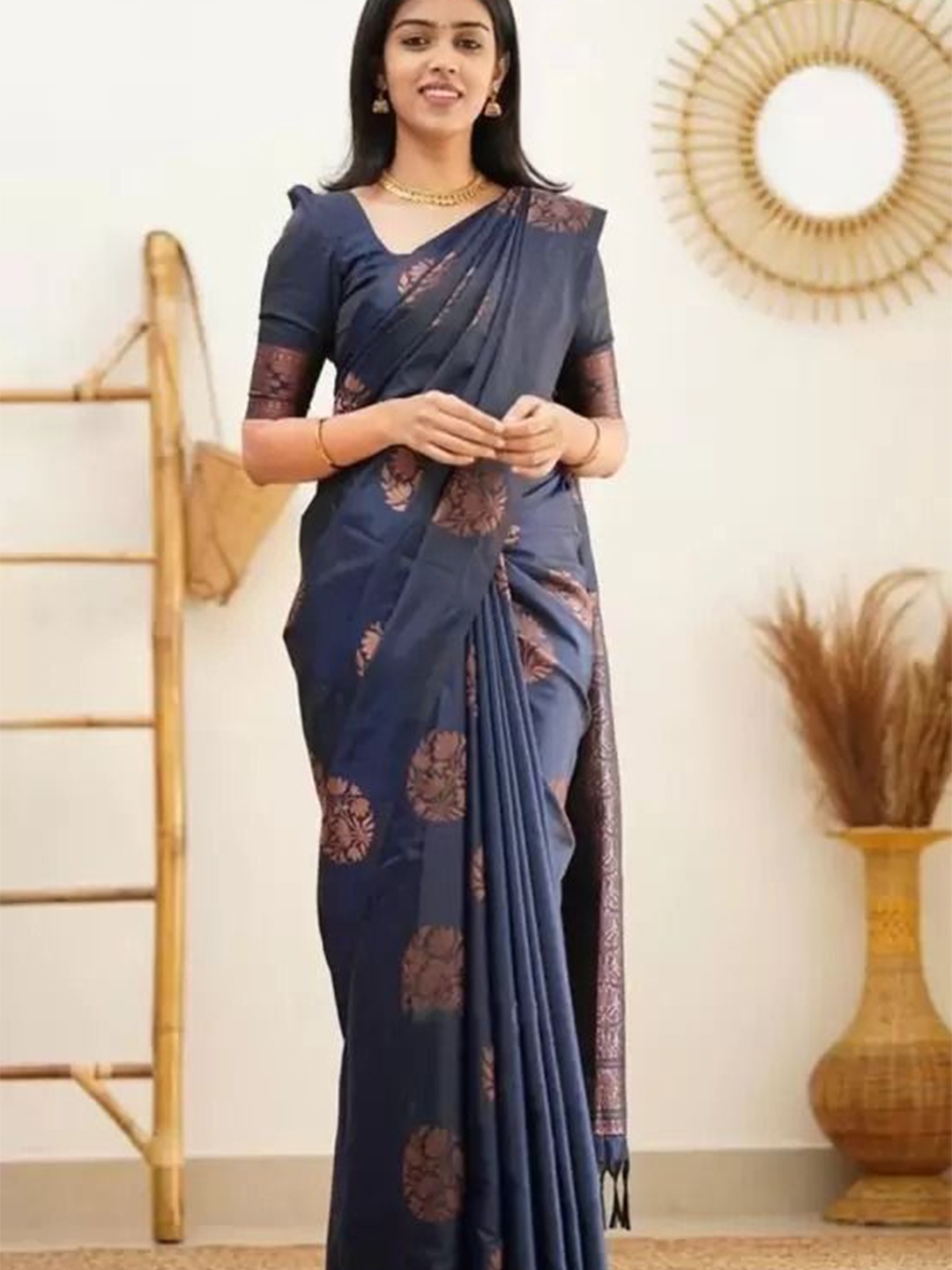 

SAADHVI Floral Zari Pure Silk Designer Kanjeevaram Saree, Navy blue