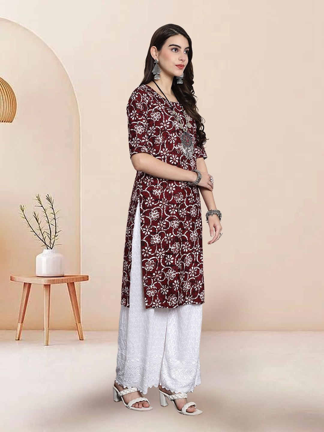 

7Threads Selection Of 2 Floral Printed Round Neck Straight Kurtas, Maroon