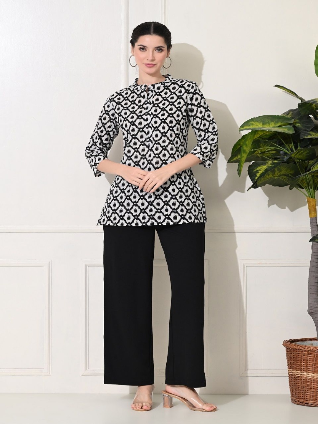 

GLOWWORLD Ethnic Motifs Printed Mandarin Collar Straight Kurti, White