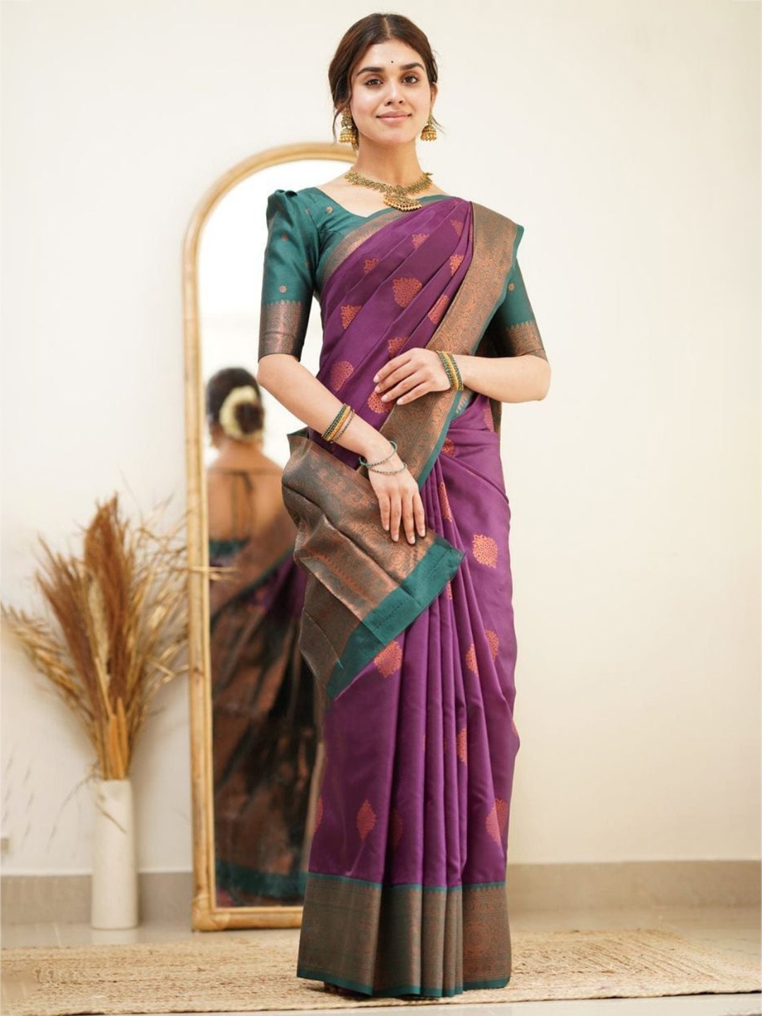 

Anouk Floral Zari Silk Blend Banarasi Saree, Purple