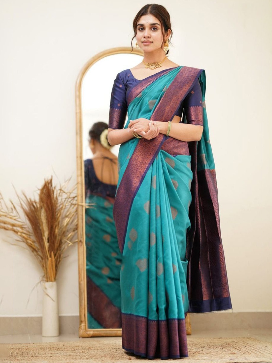 

Anouk Floral Zari Silk Blend Banarasi Saree, Teal