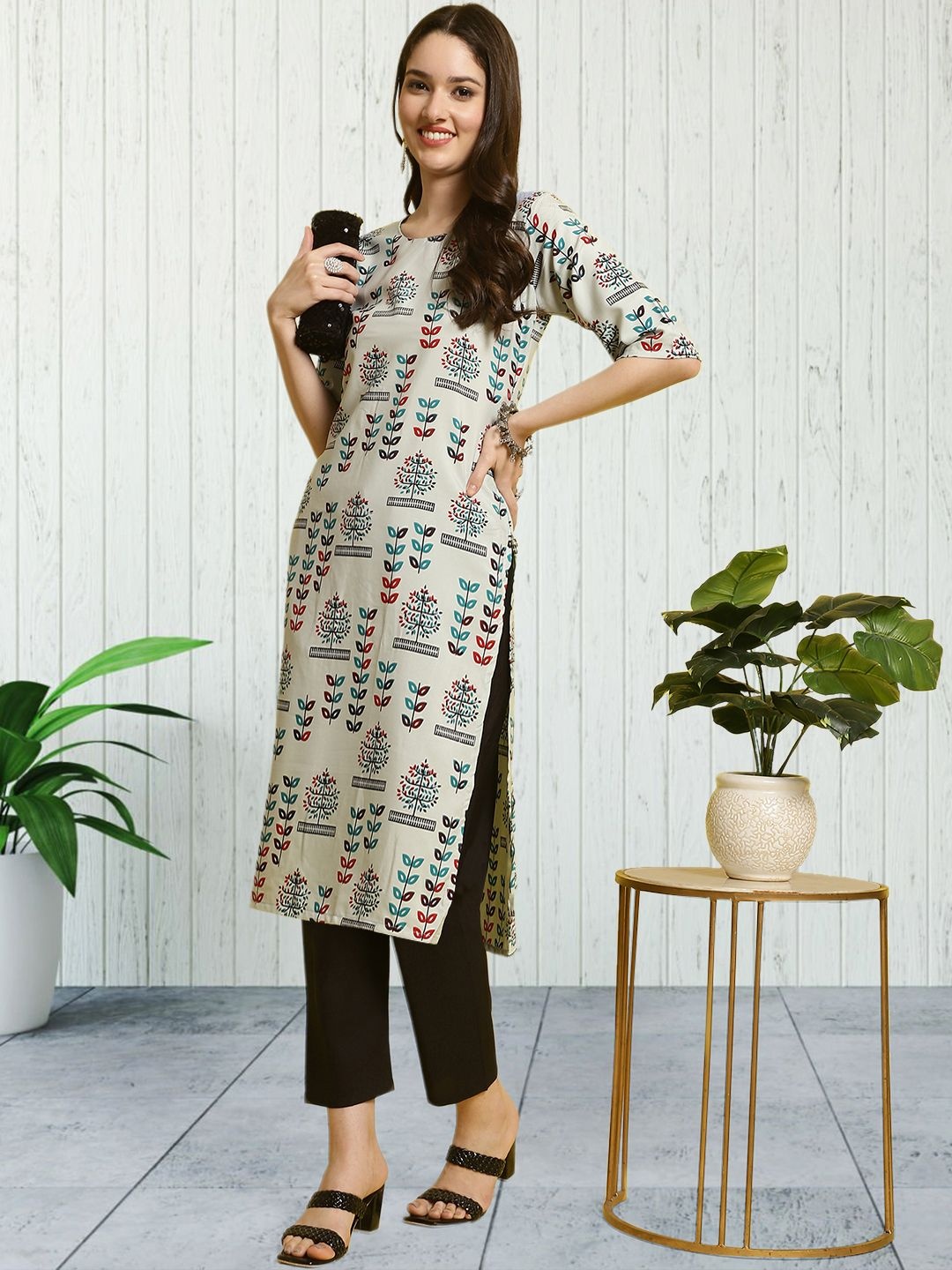 

7Threads Floral Printed Round Neck Straight Kurta With Trouser, Off white