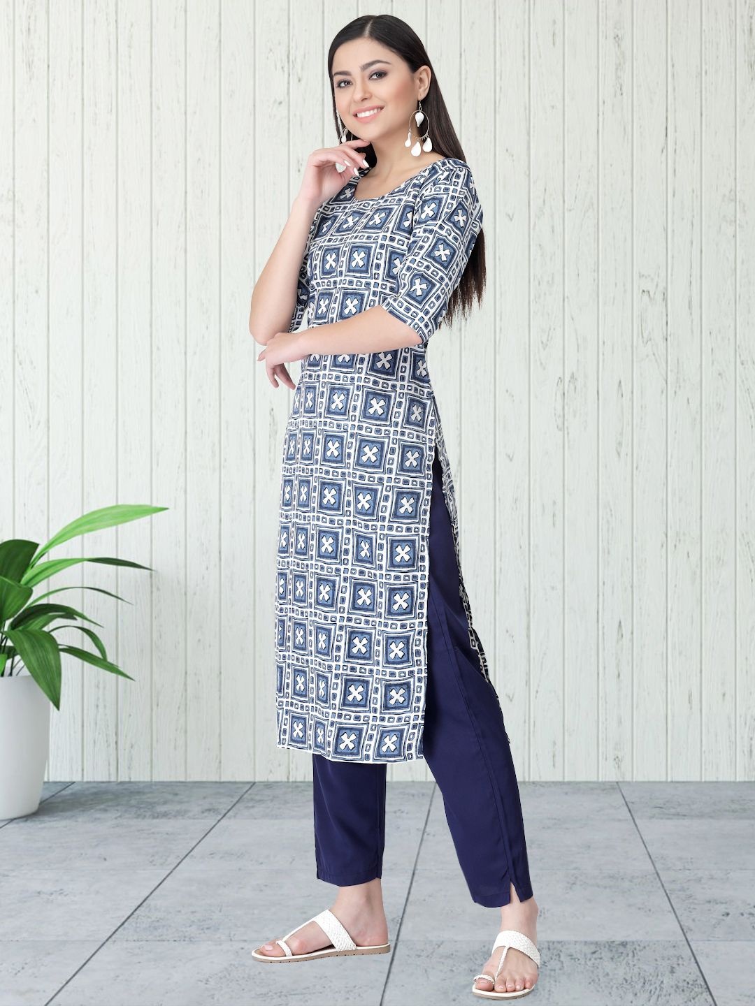 

7Threads Ethnic Motifs Printed Round Neck Straight Kurta With Trouser, Blue