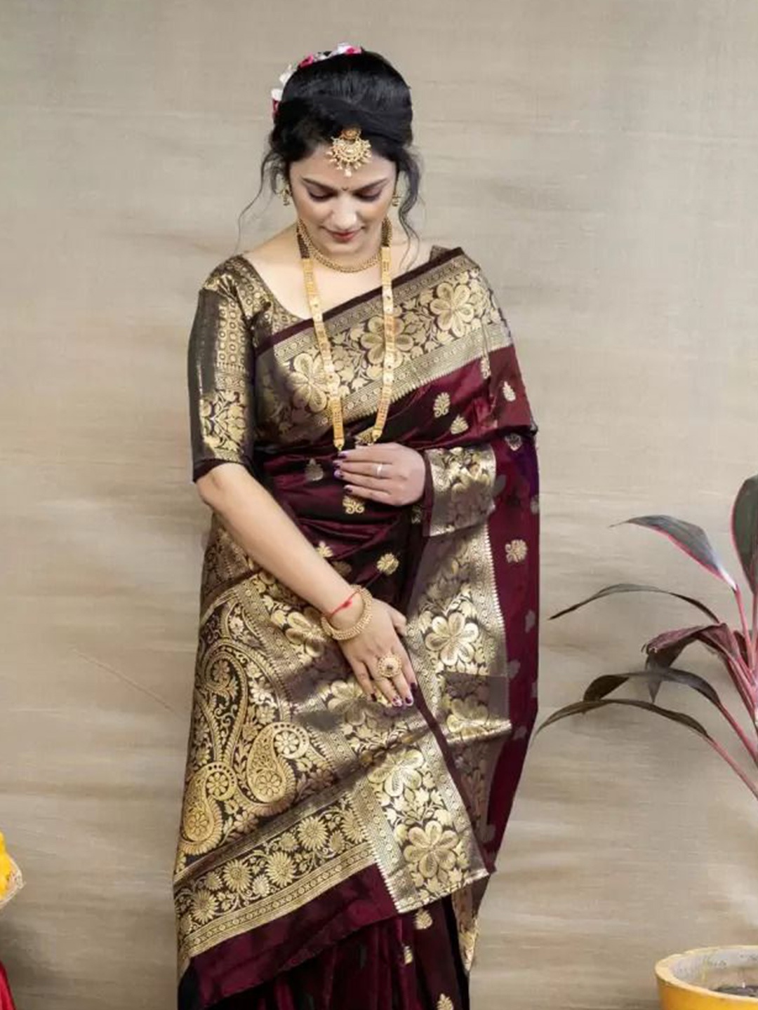 

SAADHVI Woven Design Zari Pure Silk Kanjeevaram Saree, Maroon