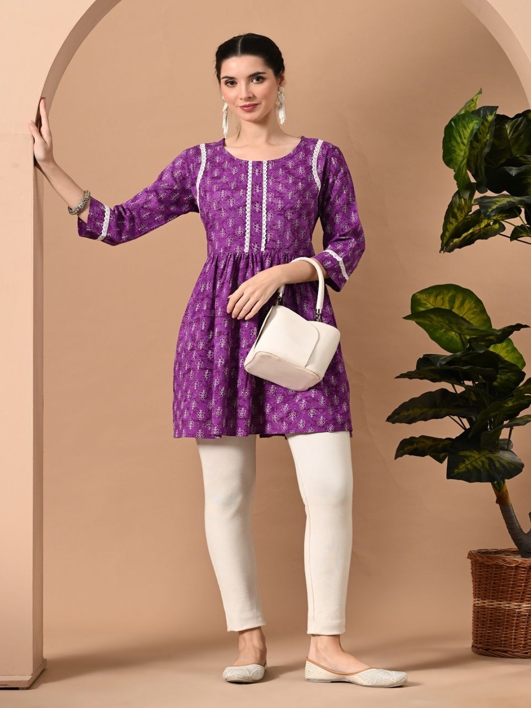 

GLOWWORLD Floral Printed Round Neck Pleated Anarkali Kurti, Purple