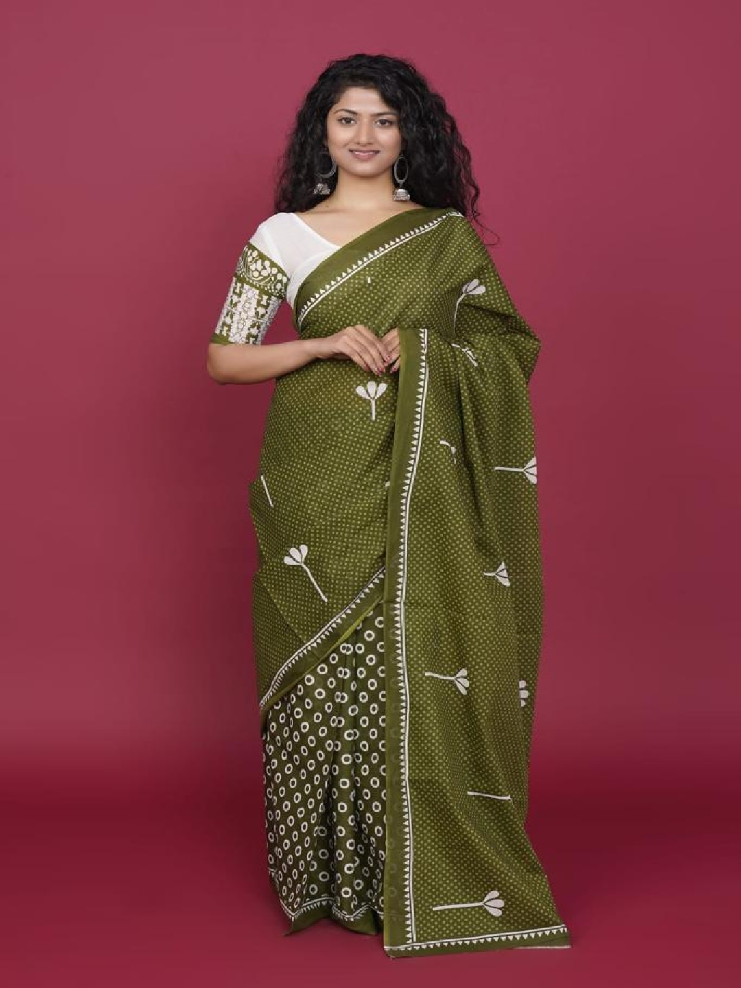 

TROPWEAR Floral Linen Blend Block Print Saree, Green