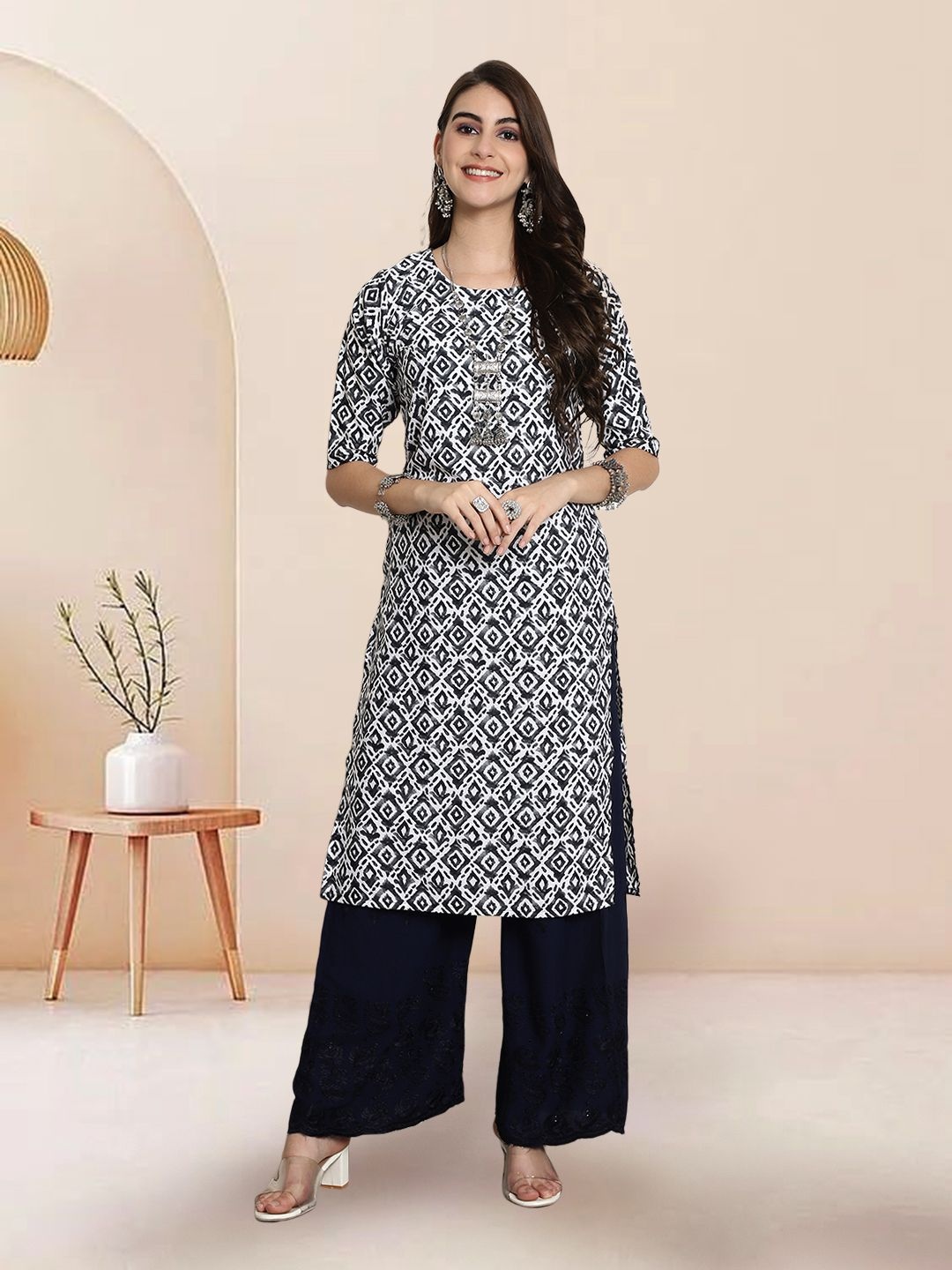 

7Threads Selection Of 5 Geometric Printed Round Neck Straight Kurtas, Black