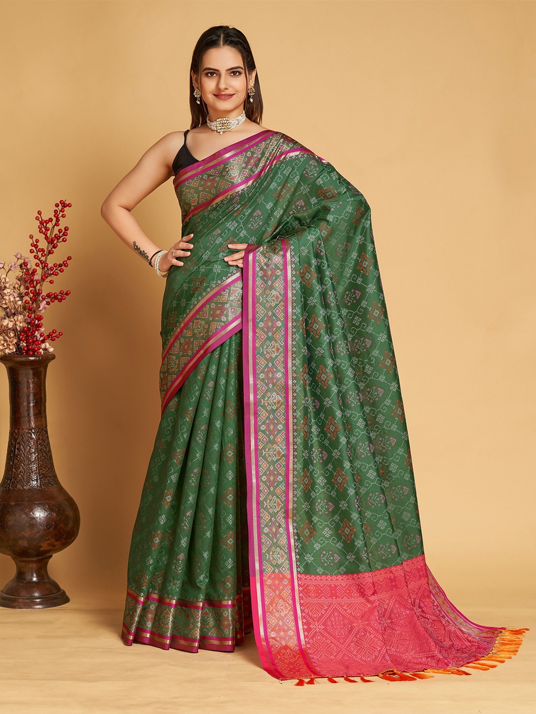

KSM PRINTS Geometric Prints Zari Saree, Green