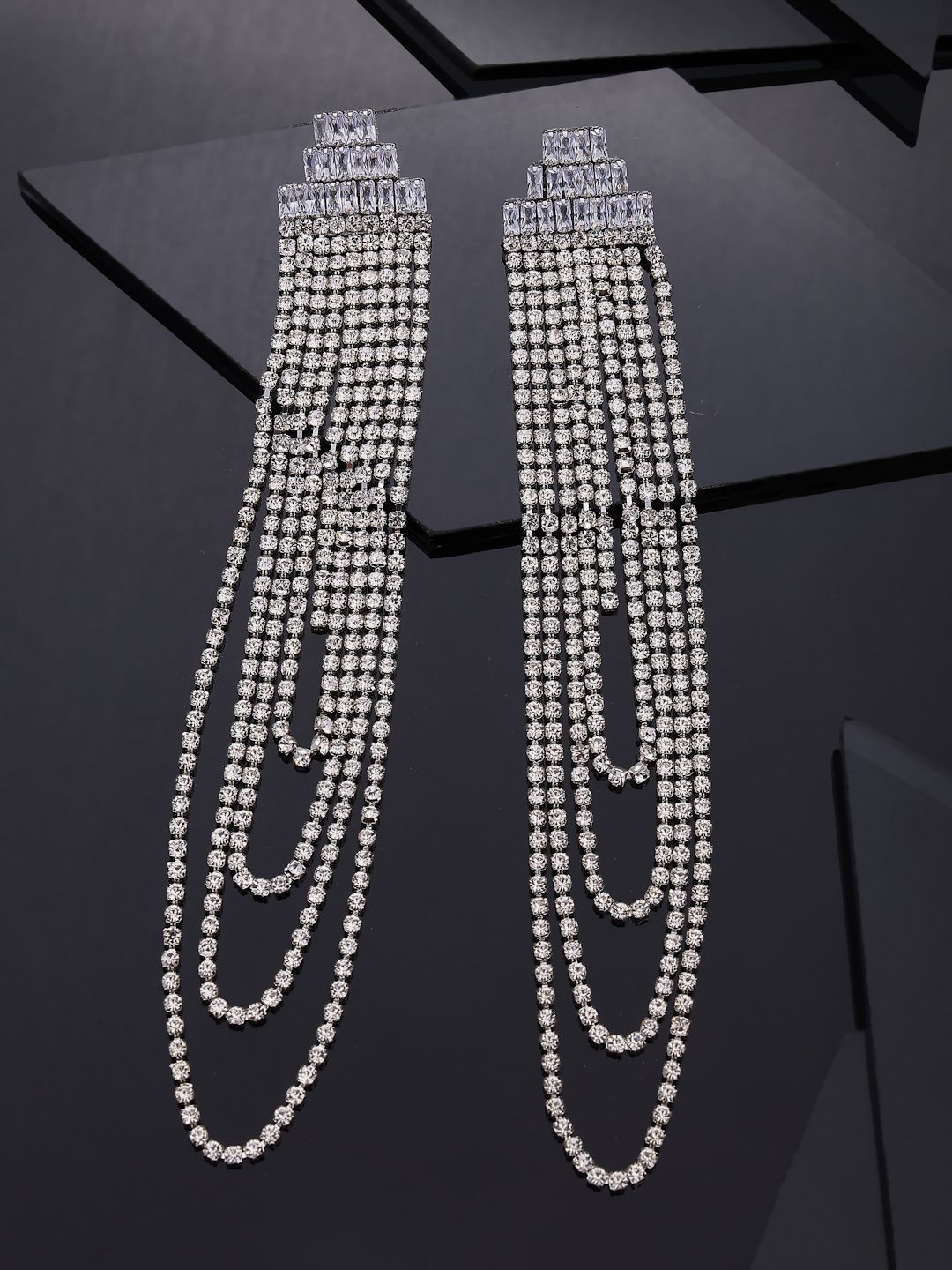 

VESTIDO MODAS Silver-Toned Rhinestones Studded Classic Shaped Drop Earrings