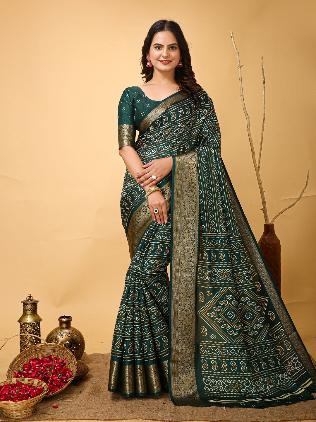 

KAYOMMI Woven Design Bandhani Zari Kanjeevaram Saree, Green