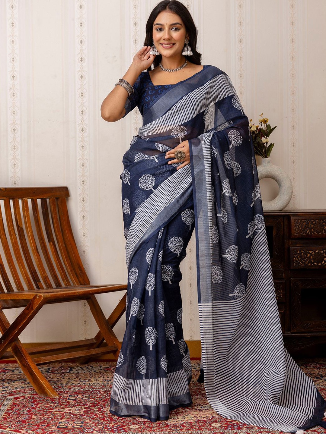 

Mitera Women Ethnic Motifs Saree With Blouse Piece, Blue