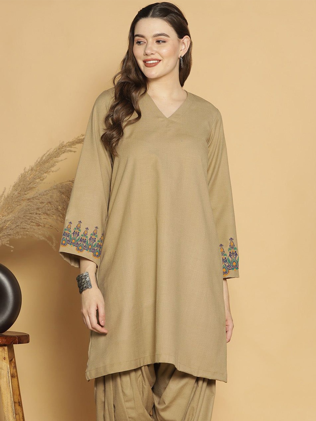 

LetsDressUp Floral Embroidered Acrylic A-Line Kurta, Beige