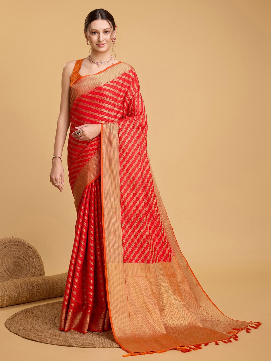 

KSM PRINTS Woven Design Saree, Red