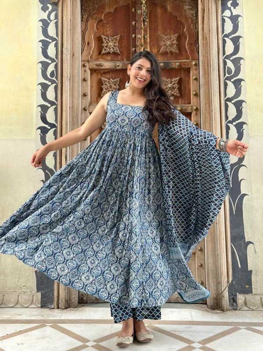 

JONAYA Women Printed Angrakha Pure Cotton Kurta with Trousers & With Dupatta, Blue