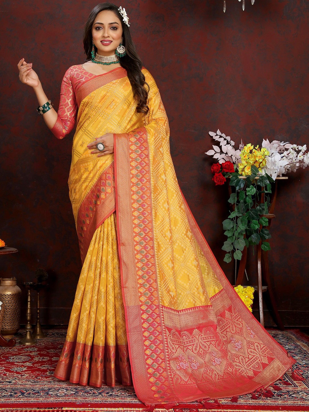 

LeeliPeeri Designer Woven Design Zari Silk Blend Saree, Yellow