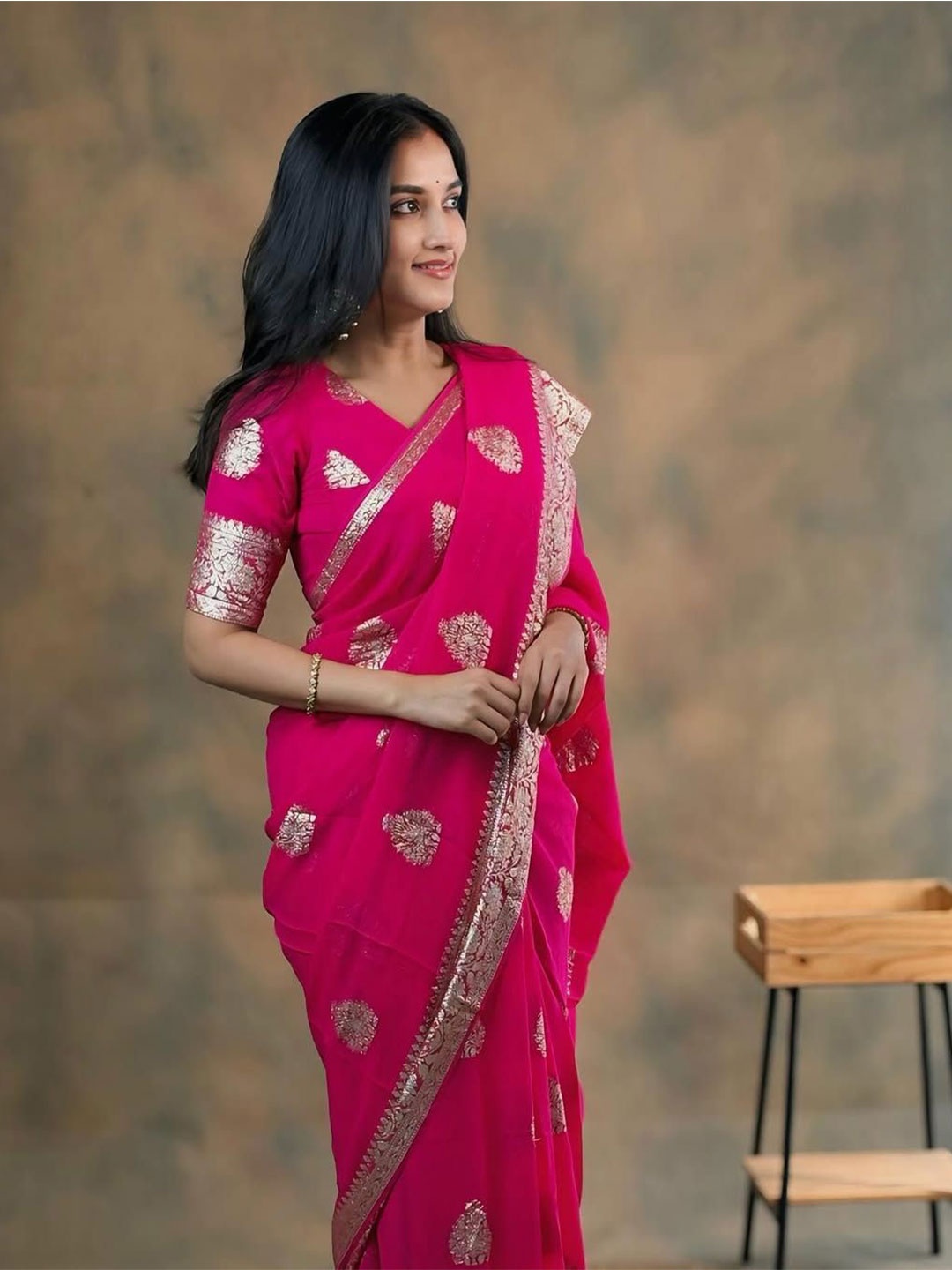 

PAYAL CREATION Ethnic Motifs Zari Pure Georgette Saree, Pink