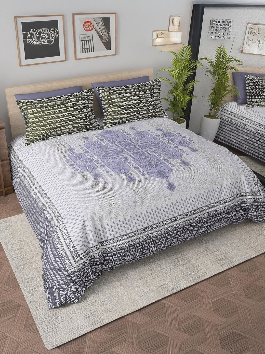 

Aura Purple & White Ethnic Motifs 140 TC Queen Bedsheet with 2 Pillow Covers