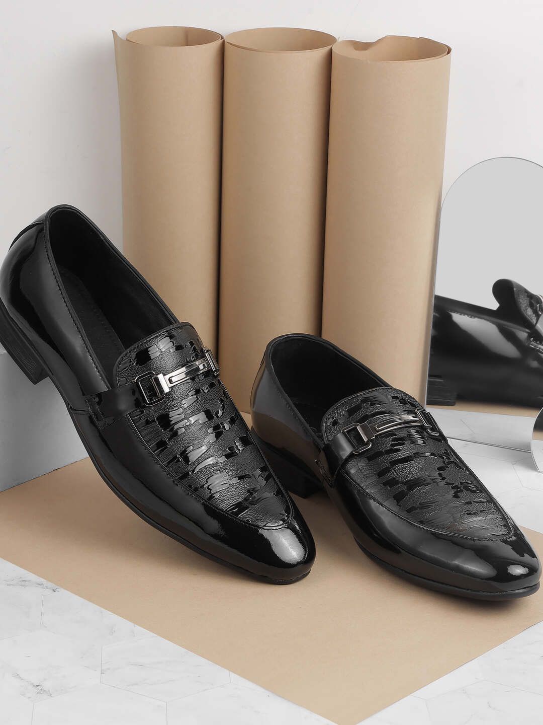 

Mochi Men Leather Formal Textured Loafers Shoes, Black