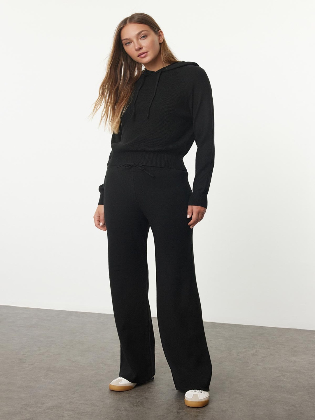 

Trendyol Ribbed Self Design Hooded Sweatshirt And Trouser, Black