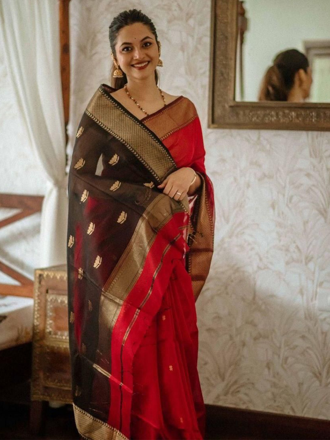 

bansari textiles Woven Design Zari Kanjeevaram Saree, Red