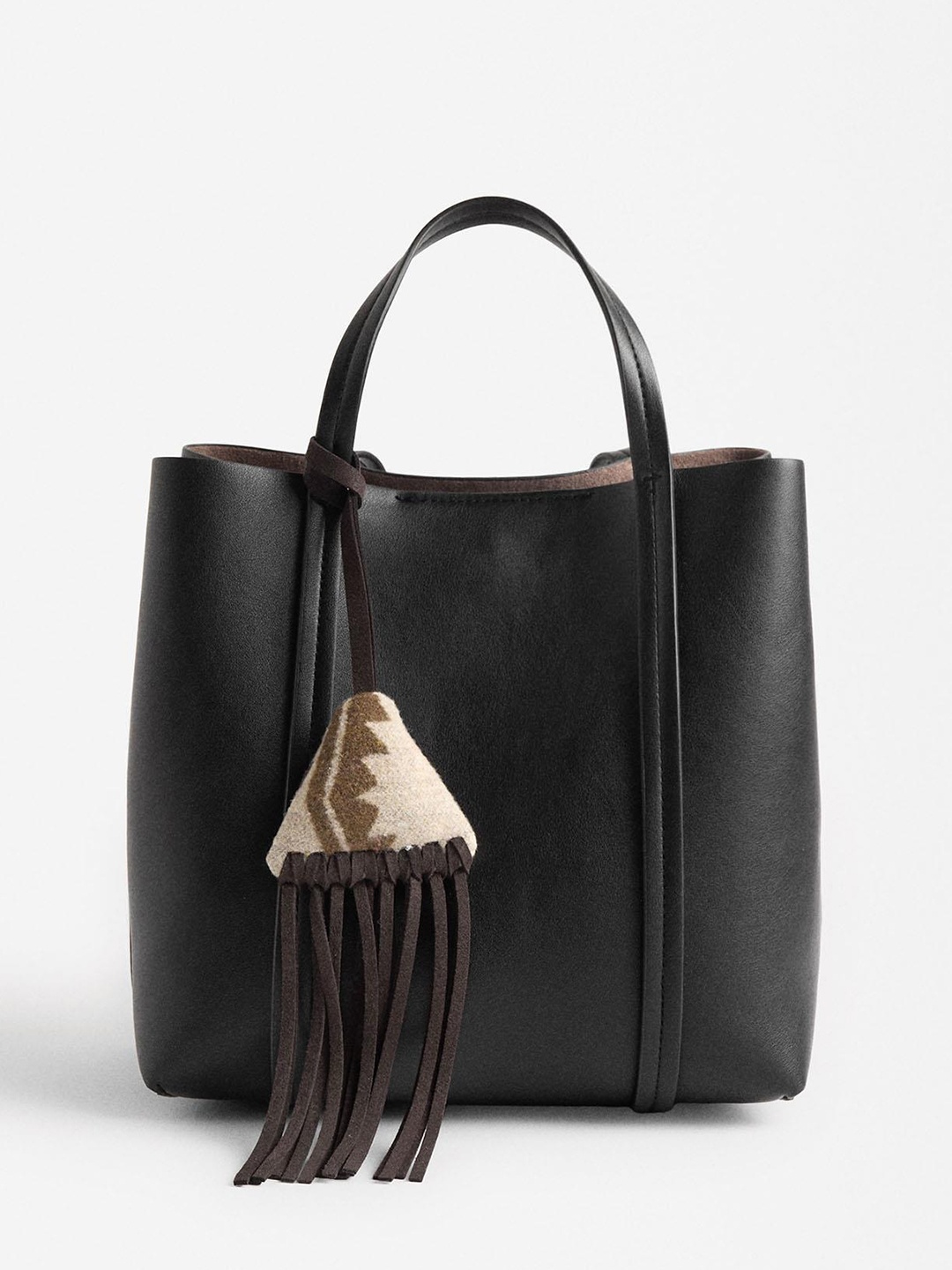 

PARFOIS Structured Shoulder Bag with Tassel, Black