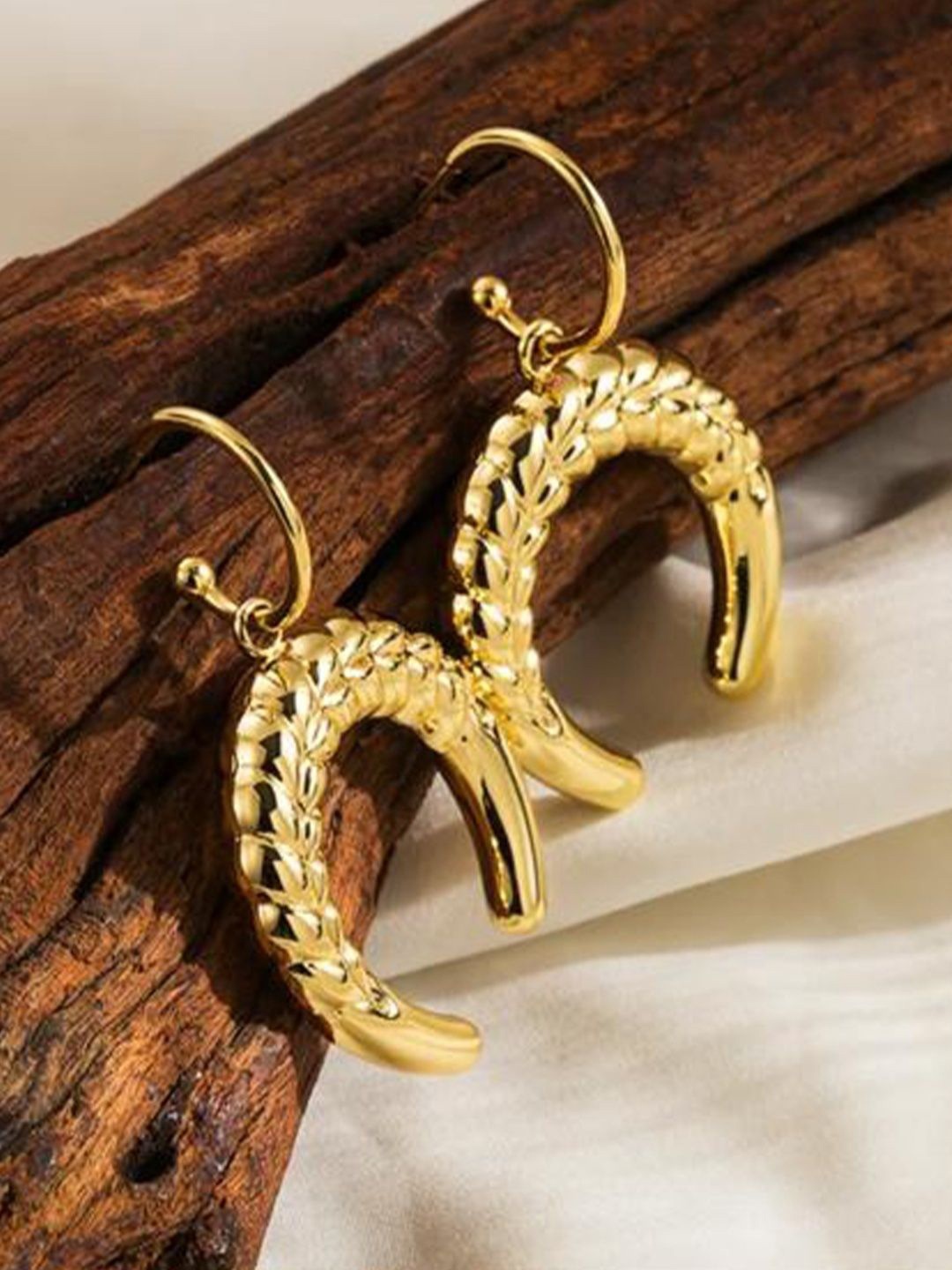 

Niscka Gold-Plated Contemporary Hoop Earrings