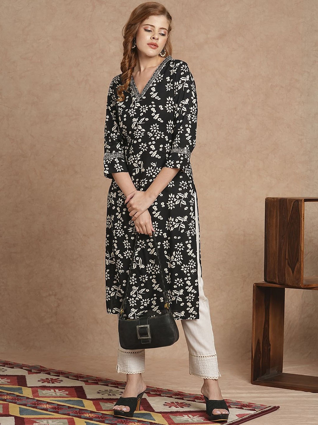 

INDYES Women Printed Mirror Work Floral Kurta, Black