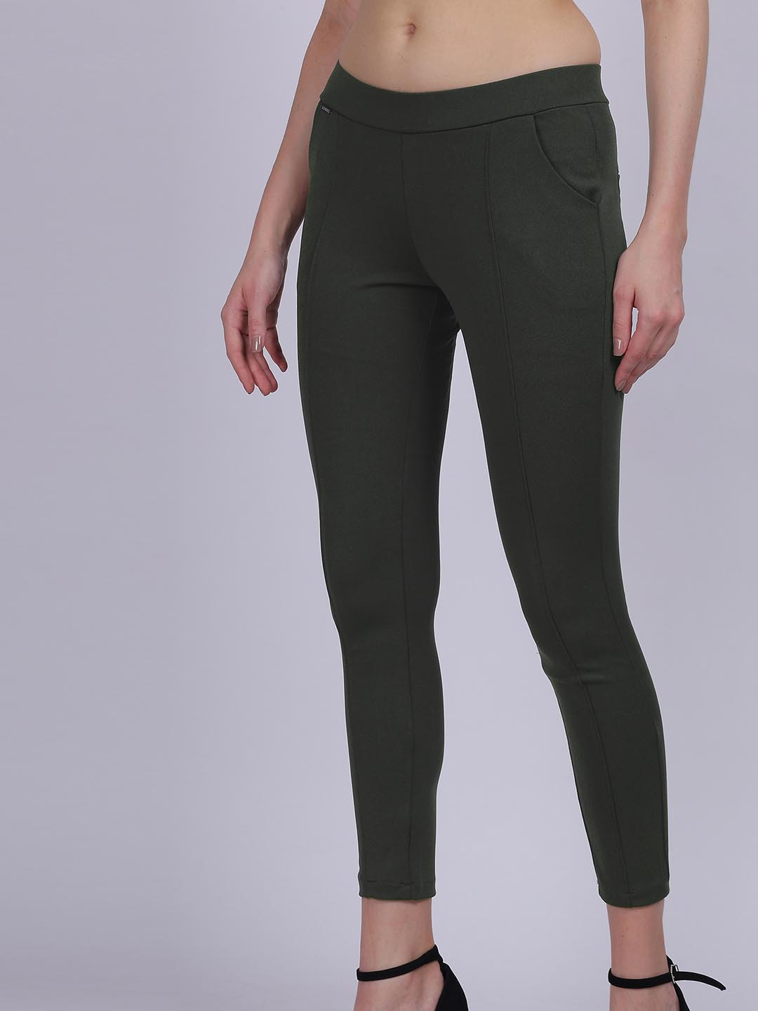 

Aumbe Women Trousers, Green