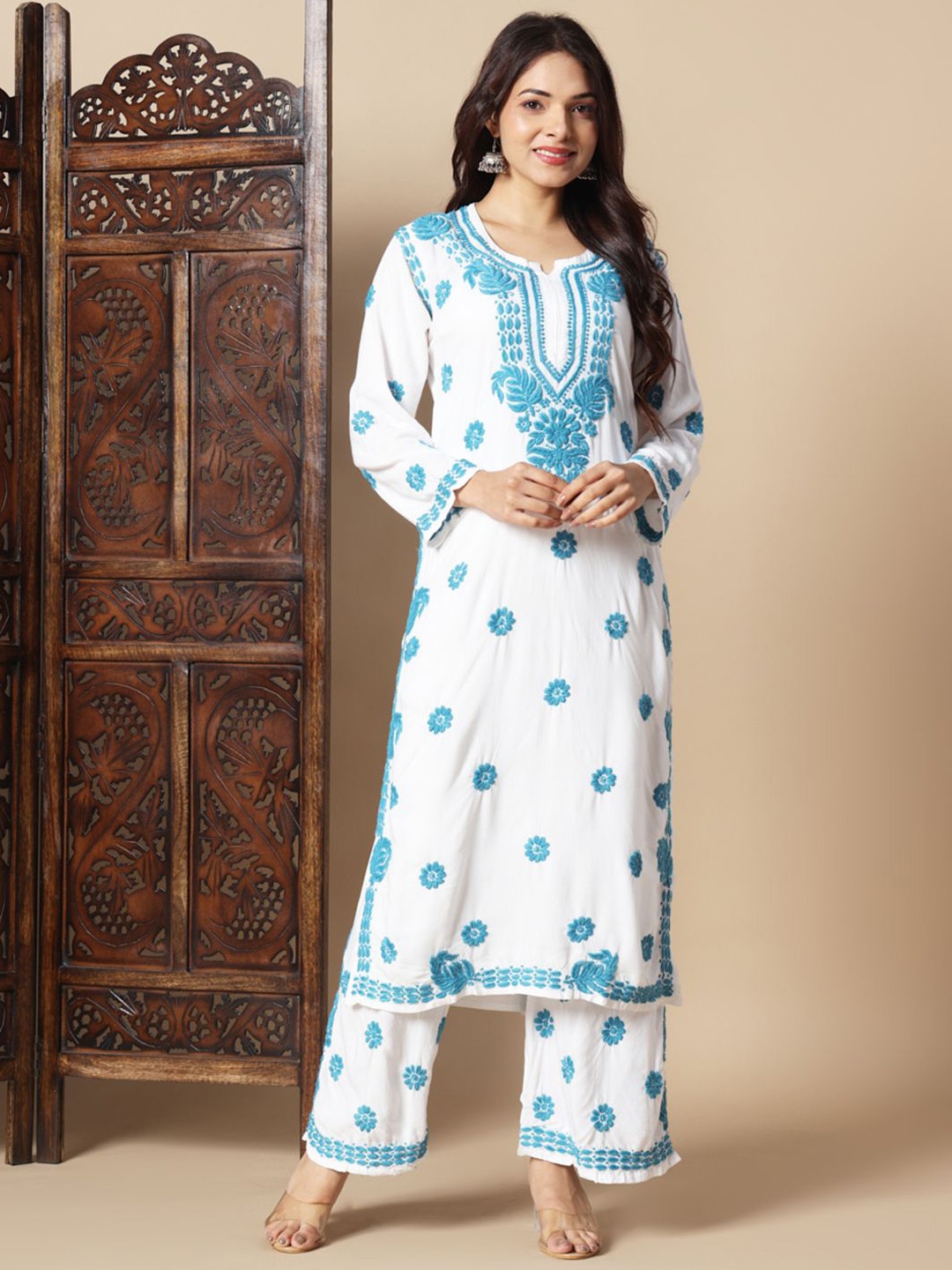 

Fashionable Chikan Handikraft Plus Size Floral Chikankari Notch Neck Kurta with Palazzo, Blue