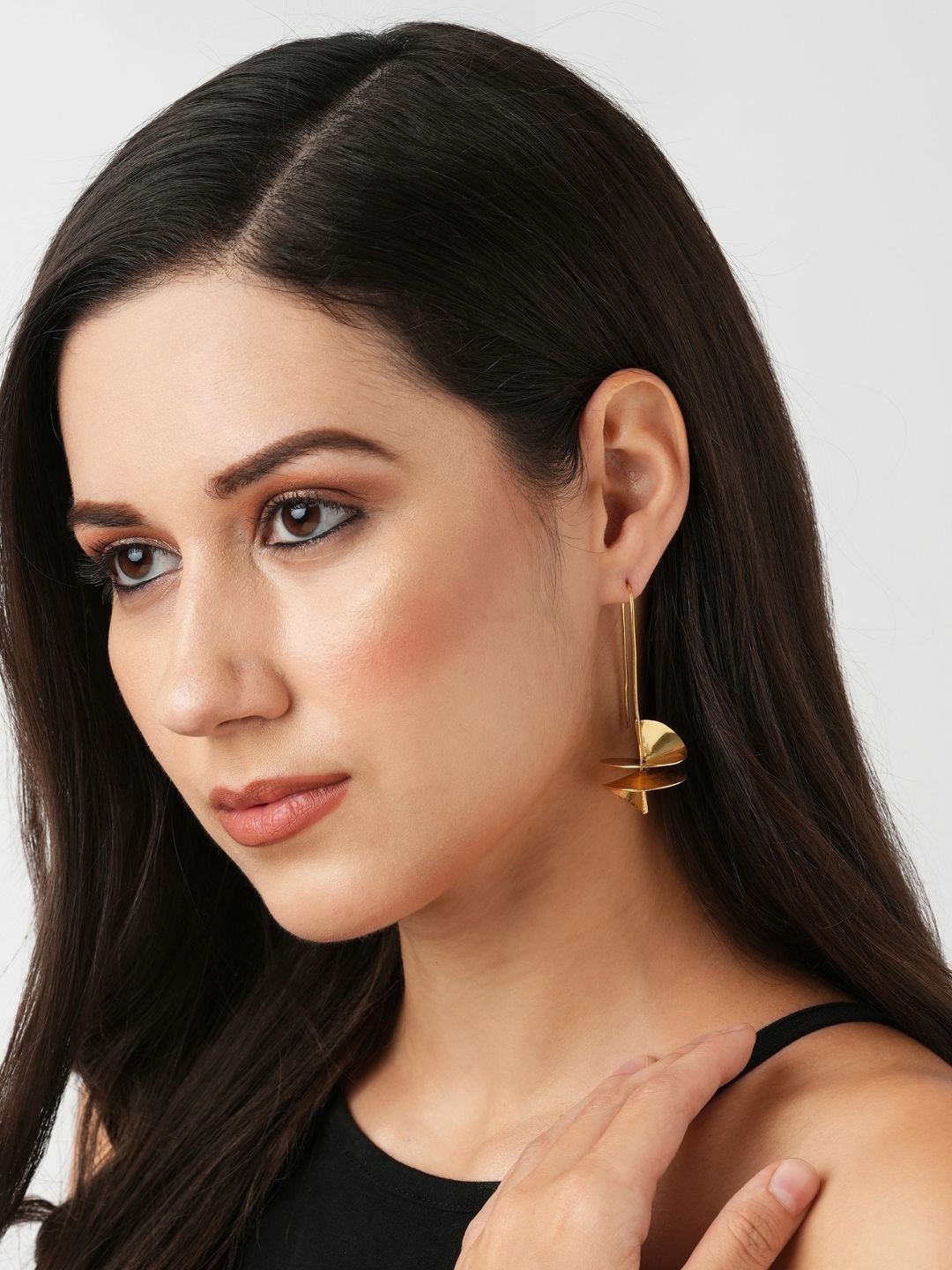 

The Ethereal Store Gold-Plated Contemporary Drop Earrings