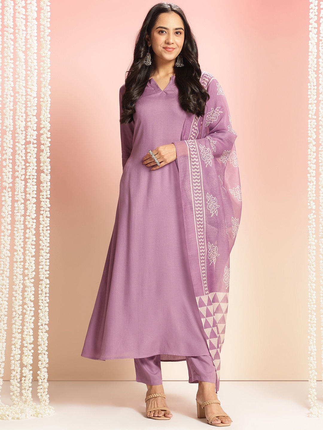 

GoSriKi Women Regular Kurta with Trousers & With Dupatta, Purple