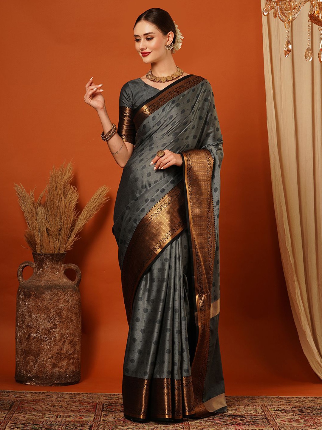 

VILLAGIUS Woven Design Zari Pure Silk Banarasi Saree, Grey