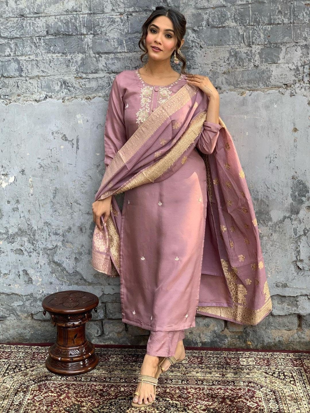 

KALINI Women Embroidered Regular Zardozi Chanderi Silk Kurta with Trousers & With Dupatta, Mauve