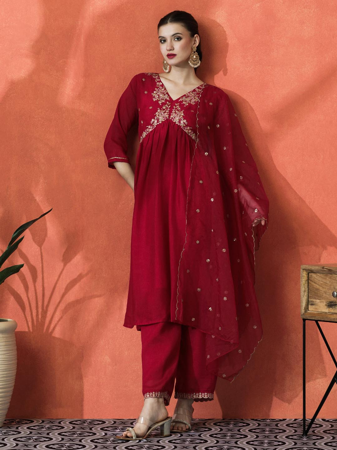

Sangria Floral Embroidered Kurta Set With Dupatta, Pink